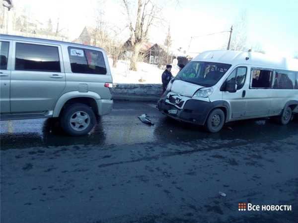 Авария с участием двух микроавтобусов, внедорожника и малолитражки произошла сегодня на Черноисточинском шоссе