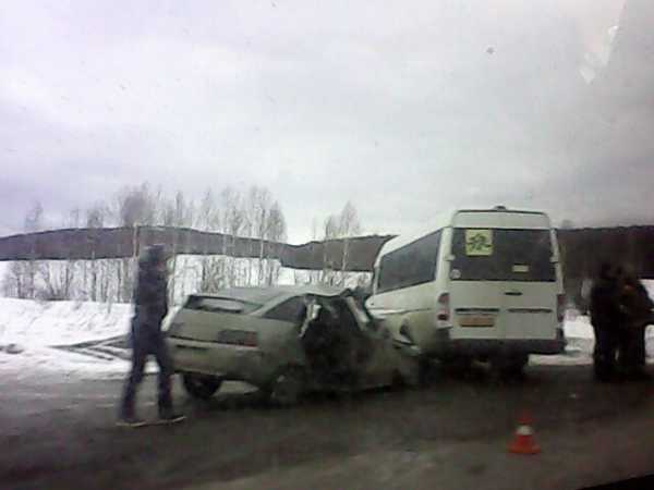 Автобус Mercedes с детьми попал в аварию под Нижним Тагилом