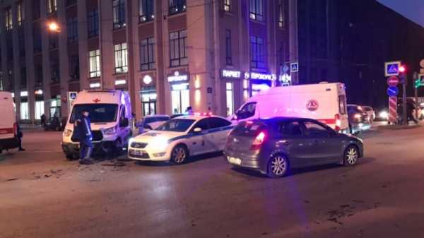 В Петроградском районе иномарка столкнулась с машиной скорой помощи 