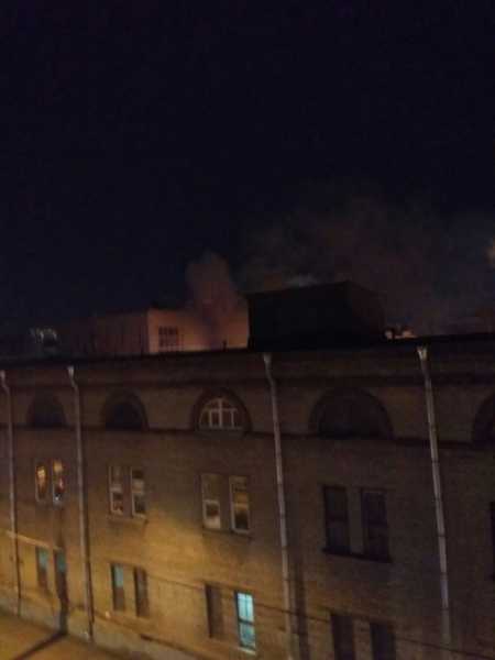 На Лисичанской улице загорелось производственное здание1