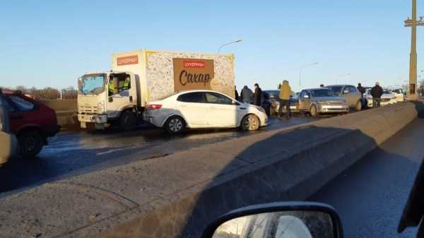 Весь день сообщается об авариях. Фото: ДТП и ЧП | Санкт-Петербург/ ВК