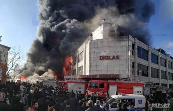 В Баку загорелся крупный ТЦ 