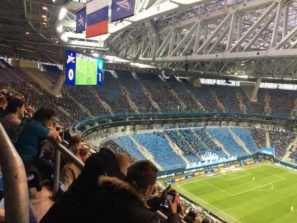 За игрой наблюдают около 40 тысяч зрителей. Фото: SanktPeterburg-Info.Ru