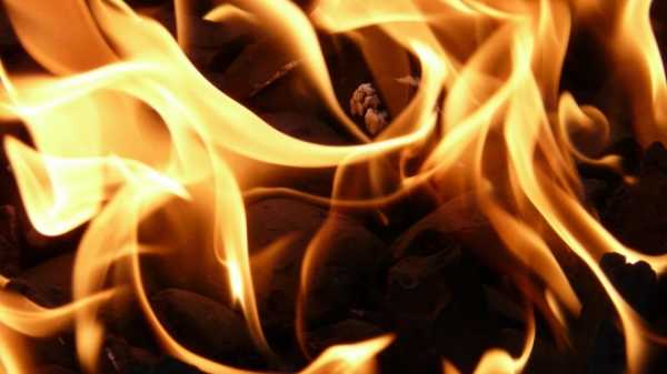 Пожар на Лиговском потушили: из здания эвакуировали трех бездомных 