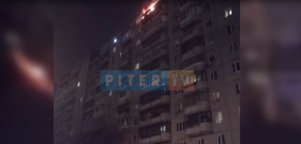 Видео: На Яхтенной загорелась квартира на 12 этаже0