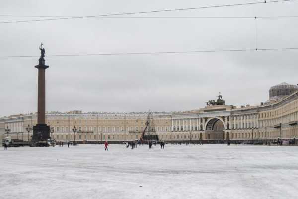Работы проходили на фасаде и кровле дома 10 по Дворцовой площади. Фото:  Baltphoto/Петр Прайс