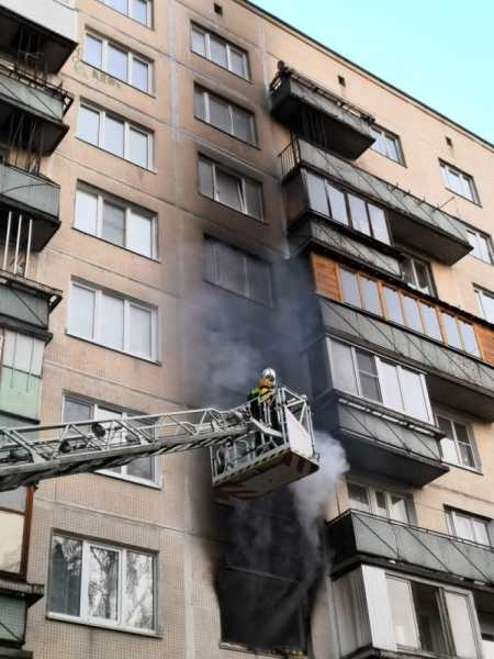 На Наставников в Петербурге горит жилая квартира0