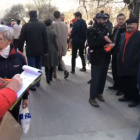 На Кузнечном переулке активисты выстраиваются в живой щит