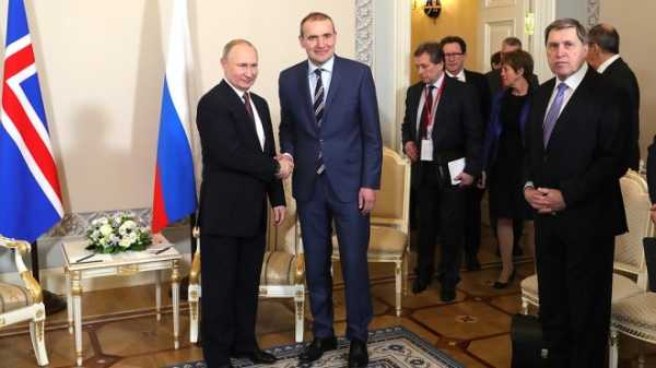 Владимир Путин встретился с президентом Исландии в Петербурге