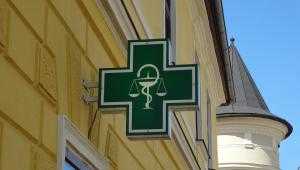 Популярный спрей от болей в горле изымают из аптек России