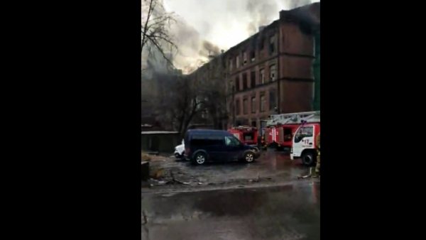 В Петербурге снова загорелся завод 