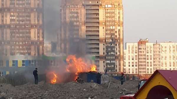 В Петербурге дети подожгли домики строителей 