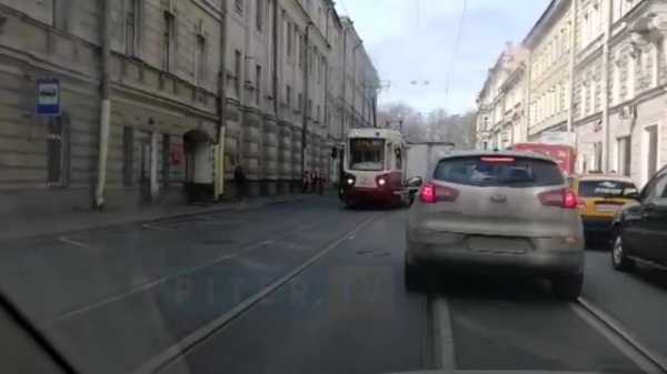 ДТП с участием трамвая и грузовика стало причиной пробки на улице Комсомола1