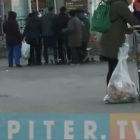Голодные игры: петербуржцы расхватали все просроченные продукты гипермаркета 