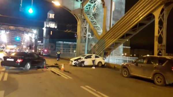 На Большеохтинском мосту произошло ДТП с четырьмя пострадавшими1