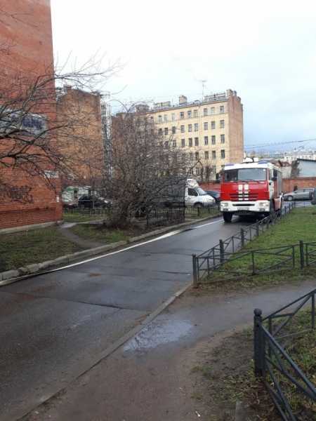 В Петроградском районе вспыхнула квартира в жилом доме3
