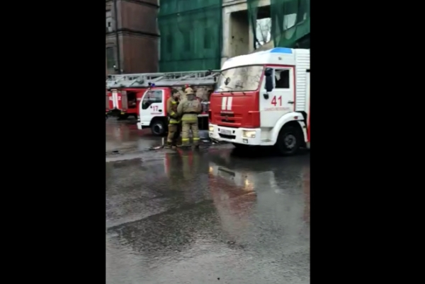 В Петербурге снова загорелся завод 