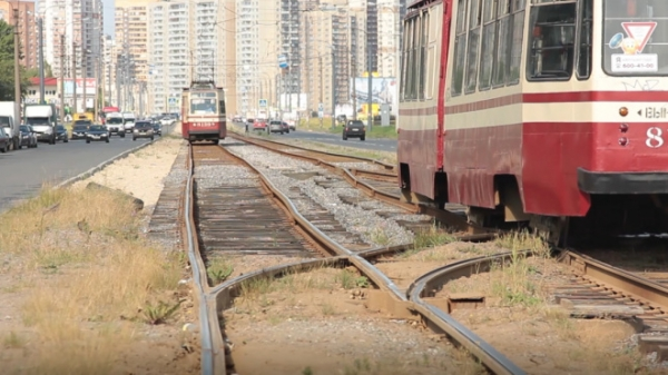 На Косыгина две петербурженки травмировались из-за резкого торможения трамвая