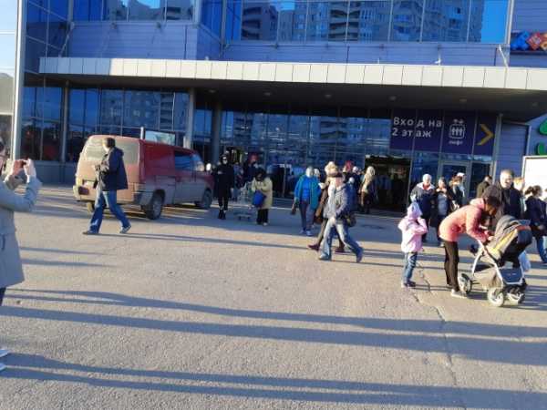 В Петербурге вновь эвакуируют магазины и торговые комплексы1