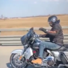 Губернатор Ленобласти прокатился на Harley-Davidson и открыл мотосезон (видео)