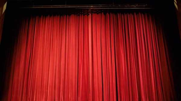 В Театре Ленсовета отменили спектакли из-за анонимного "минера"