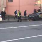 Неудачная парковка: в Петроградском районе автомобиль вылетел на пешеходную зону 