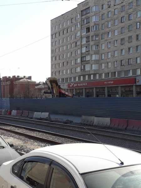 На Бухаресткой улице упал автомобильный кран1