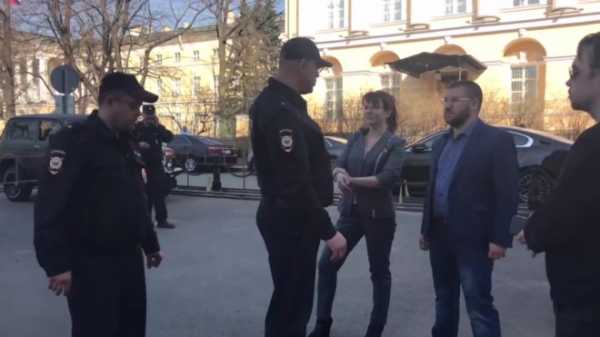 Активистов из "Новой Охты" продержали в полиции до утра. Днем их повезут в суд