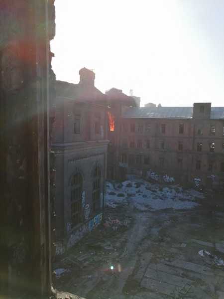 В Петербурге загорелся завод 