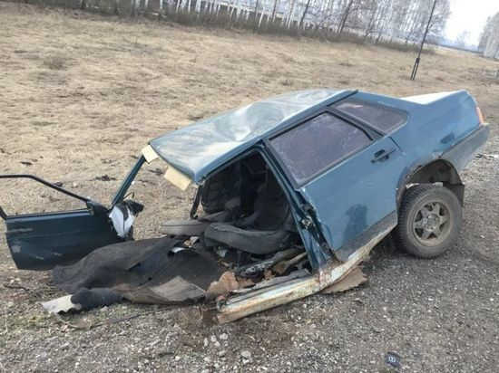 Опубликовано видео с места смертельной аварии в Башкирии, где автомобили разорвало пополам1