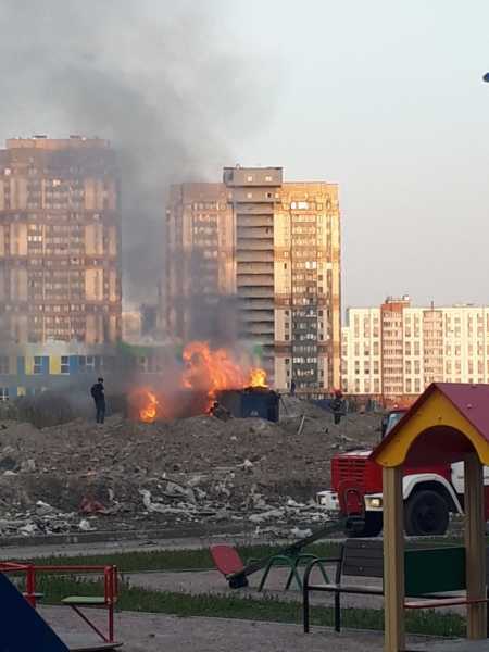 В Петербурге дети подожгли домики строителей 3