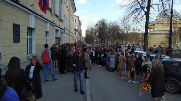 На Васильевском острове эвакуируют Дом молодежи 