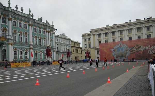 Забег на Дворцовой. Фото: SanktPeterburg-Info.Ru