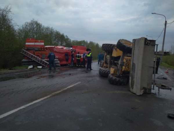 Пожарная машина и трактор жестко столкнулись на Вознесенском шоссе0
