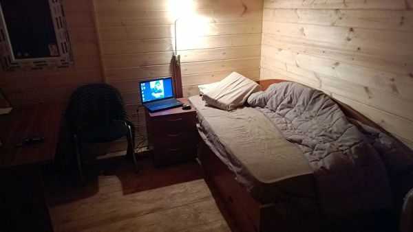 Спальня в жилом гараже Сергея
