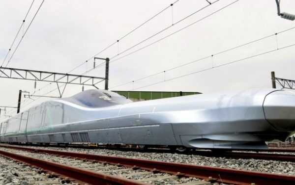 поезд Alfa X развивает скорость 400 км ч