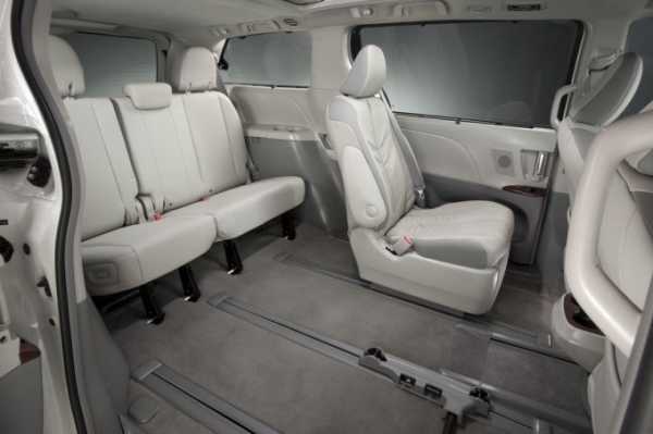 Toyota Sienna 2012: Летучий корабль12