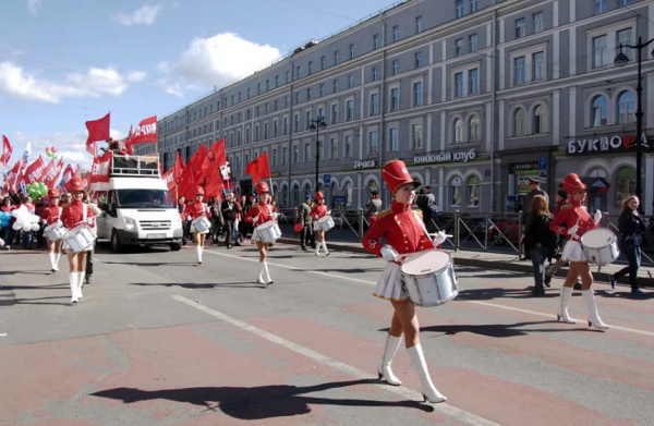 Праздничная колонная в Петербурге начнет свое шествие в 11:00. Фото: https://www.ridus.ru