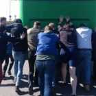 Пункт назначения: как петербуржцы толкали аварийный автобус через границу