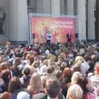Четыре тысячи петербуржцев спели фронтовые песни у Казанского собора