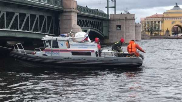 Спасатели в Петербурге нашли тело упавшей в Неву китаянки