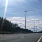 В небе над КАД заметили похожие на НЛО облака