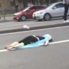 На проспекте Стачек автомобиль насмерть сбил женщину