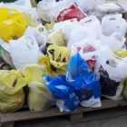 Экологи обнаружили в петербургской квартире более 400 кг химреагентов