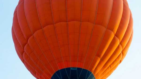 В Египте воздушный шар с туристами унесло в горы