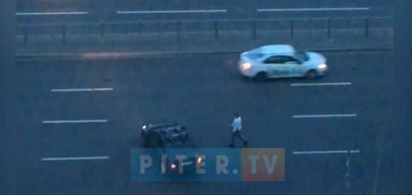 Видео: на Типанова неадекватный мужчина тормозил автомобили0