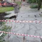 В Калининском районе из-за прорыва трубы образовалось болото