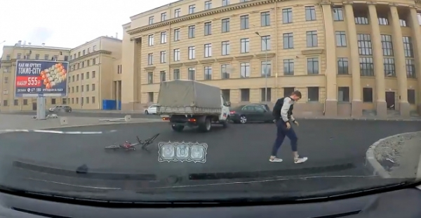 Видео: у моста Александра Невского 