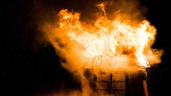 В Тосненском районе два человека заживо сгорели во время пожара