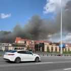 Видео: на Пулковском шоссе горит производственное здание